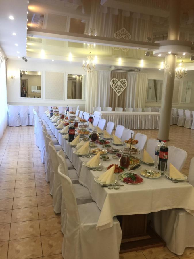 Готель "У Свата" Гришківці Бердичівський Р-Н Hryshkivtsi エクステリア 写真